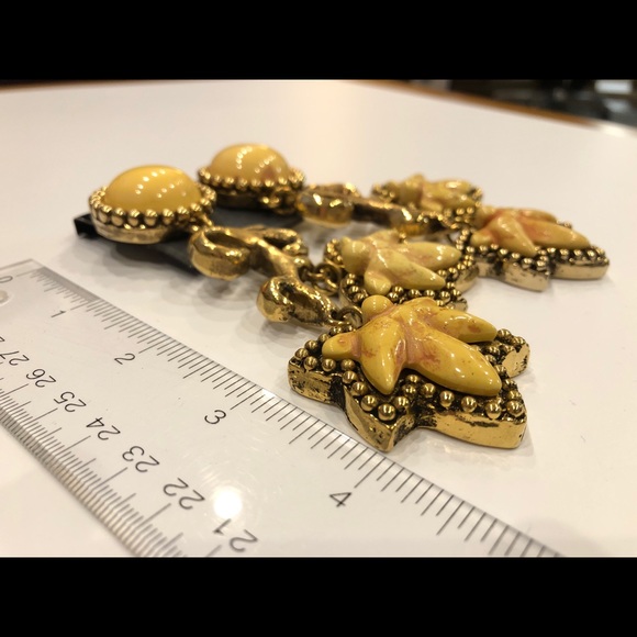 vintage 1980s clip-on earrings - Picture 2 of 2